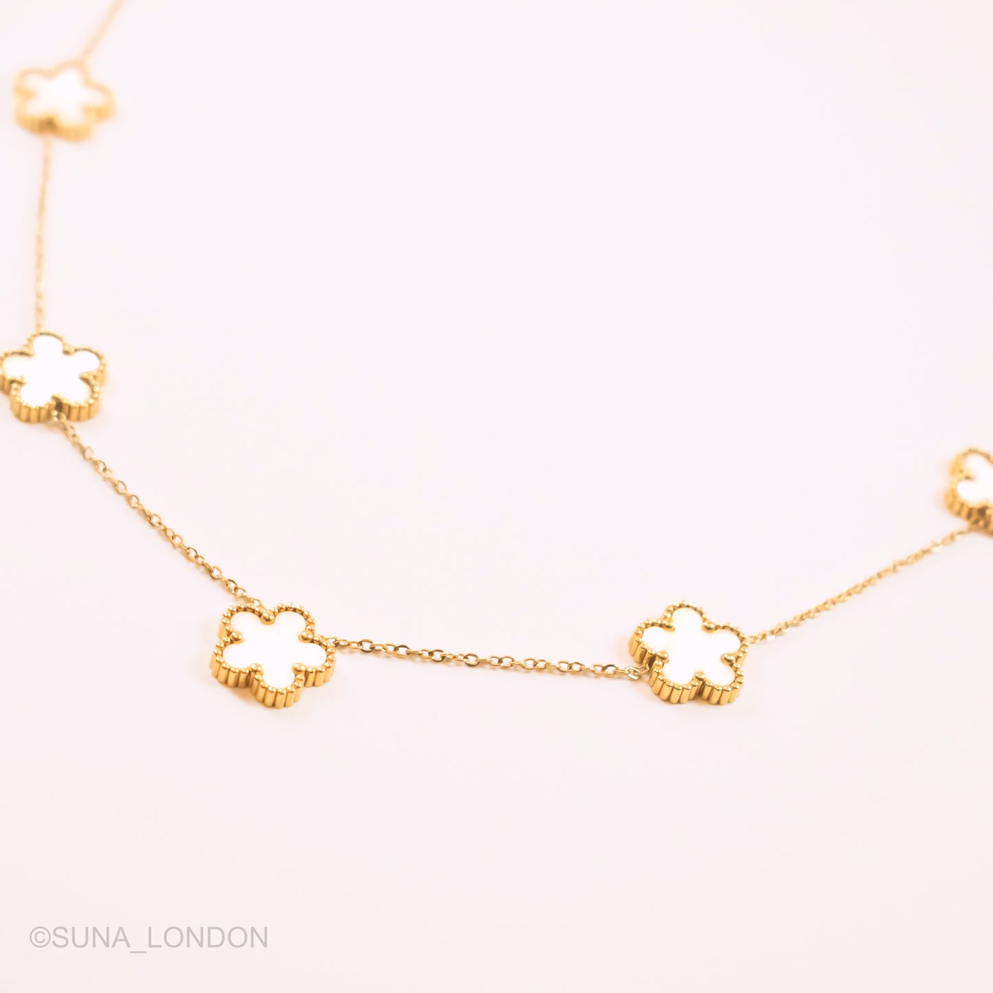 Five Clover White Necklace