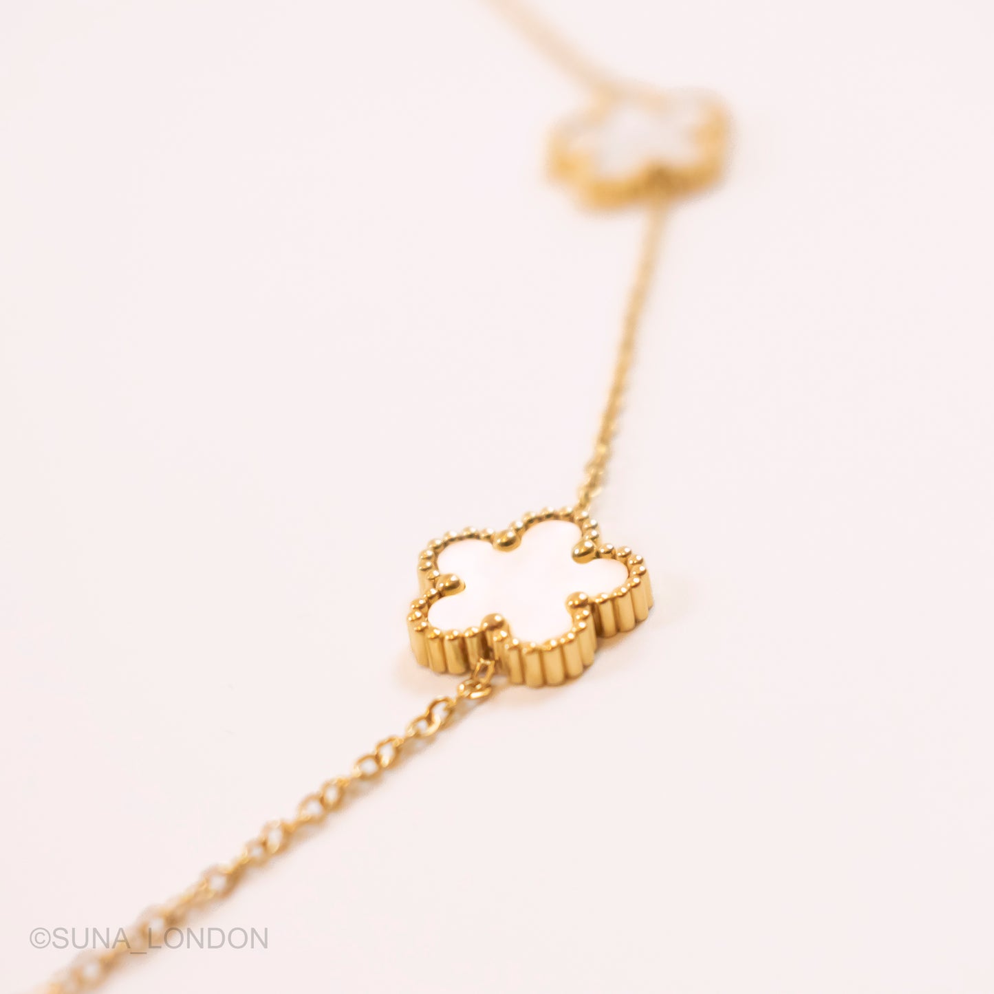 Five Clover White Necklace