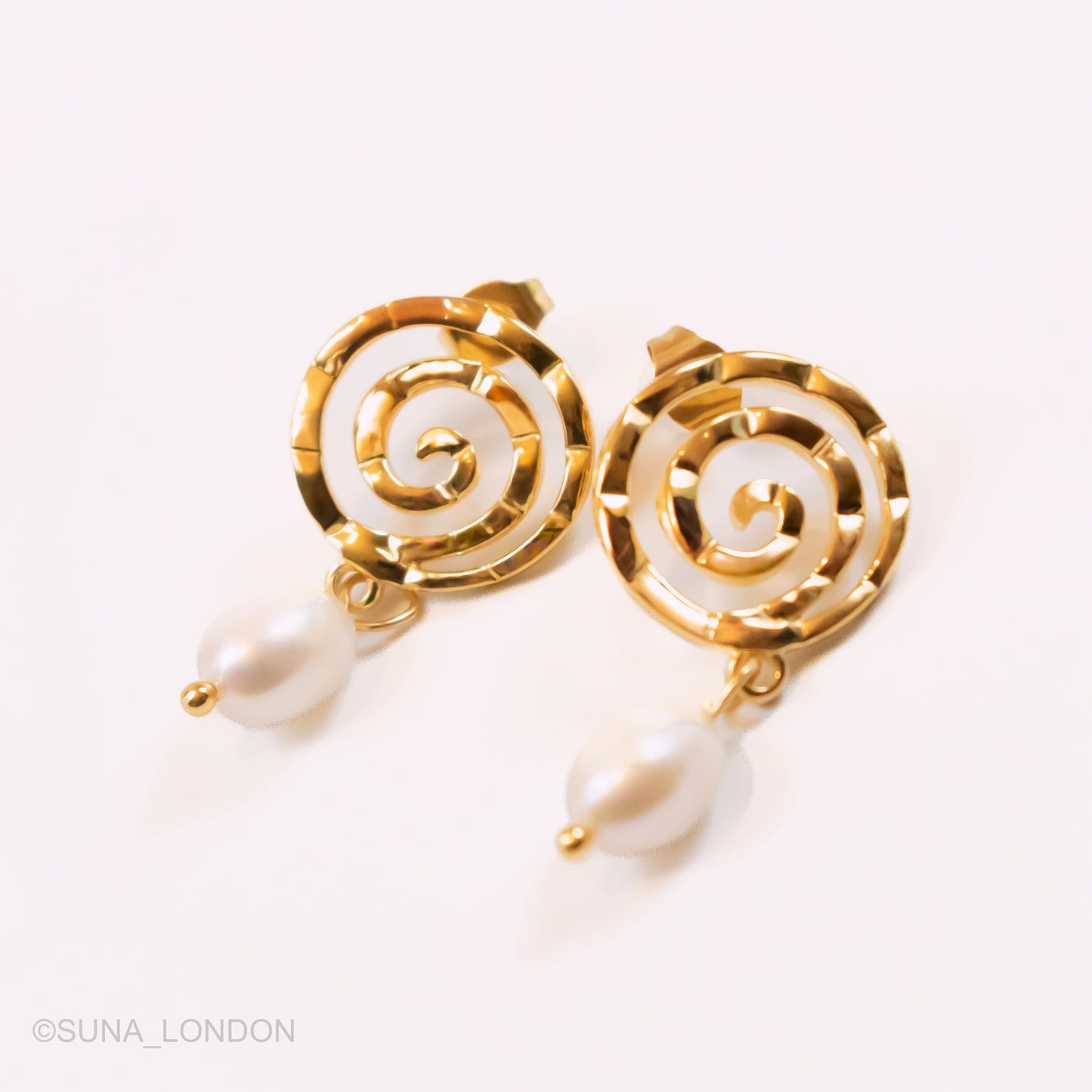 Nila Pearl Earrings