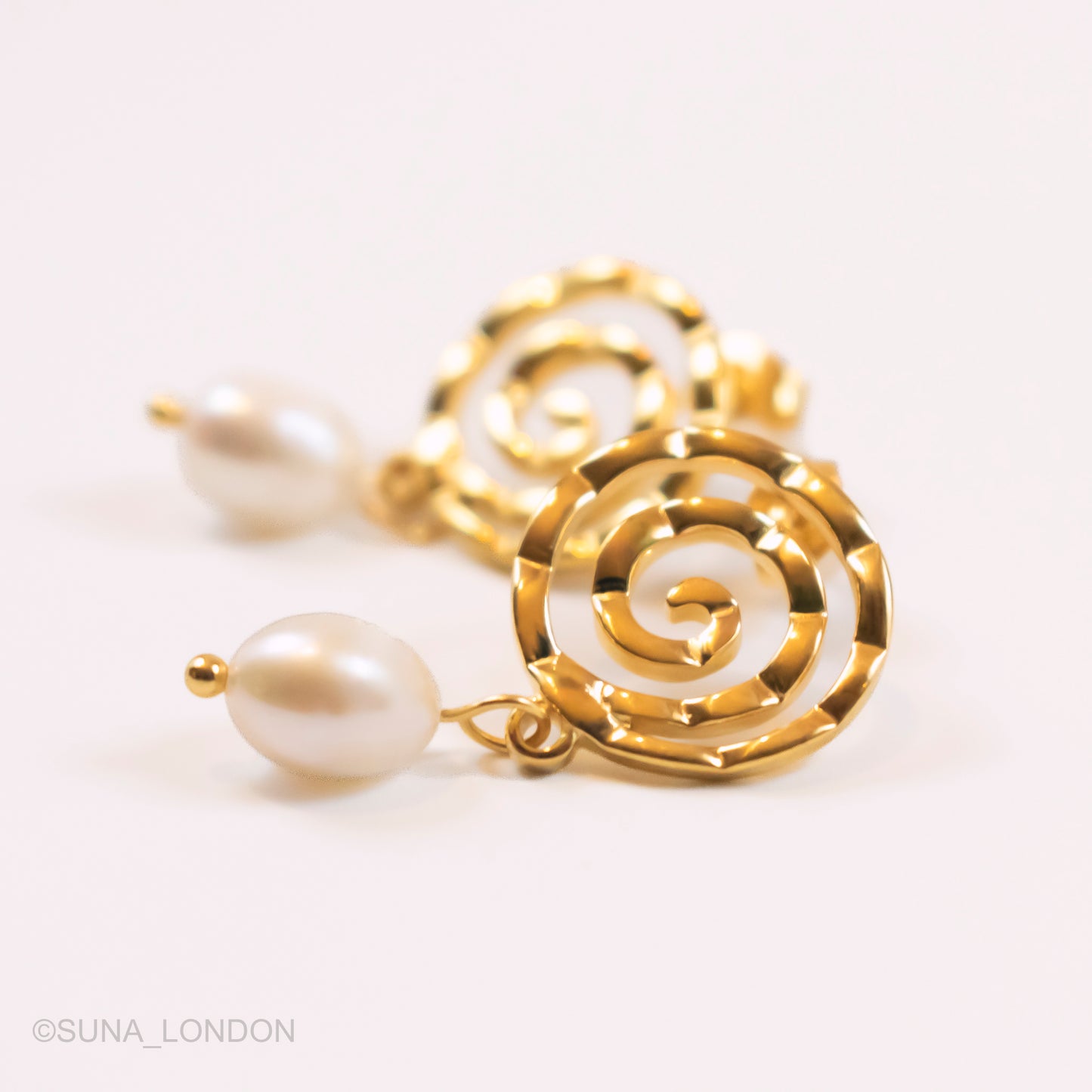 Nila Pearl Earrings